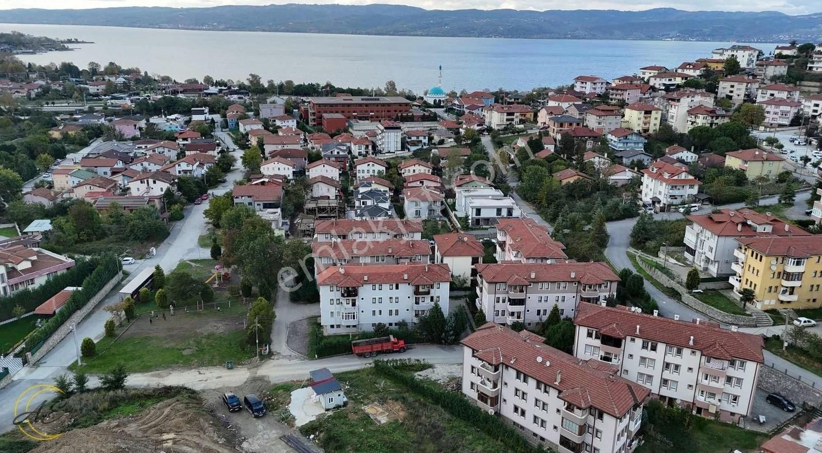 Sapanca Göl Satılık Konut İmarlı 30/60 İMARLI FIRSAT ARSA