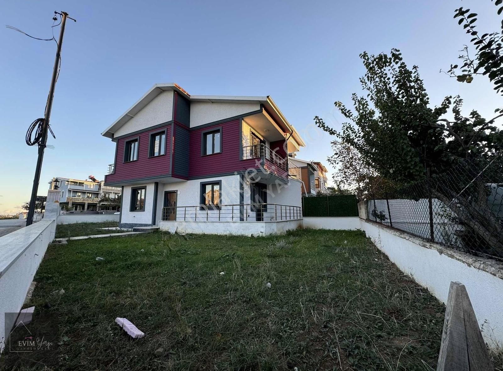 Marmaraereğlisi Yeniçiftlik Satılık Villa ╭╯EVİM YAPI╰╮ARAÇ TAKASLI, MERKEZİ KONUMDA, ÖNÜ ASVALT YAZLIK...