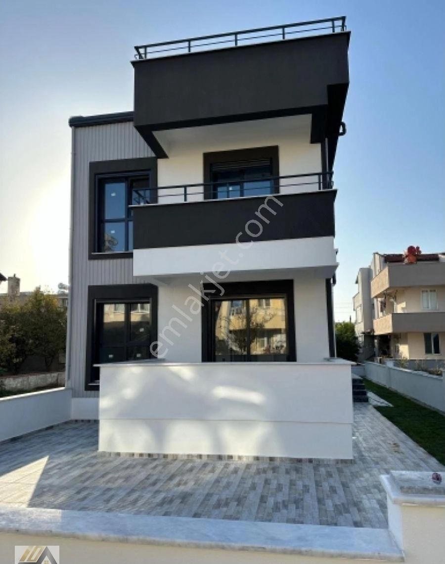 Burhaniye Öğretmenler Satılık Villa BURHANİYE ÖĞRETMENLER'DE SATILIK DENİZE YAKIN SIFIR 4+1 VİLLA