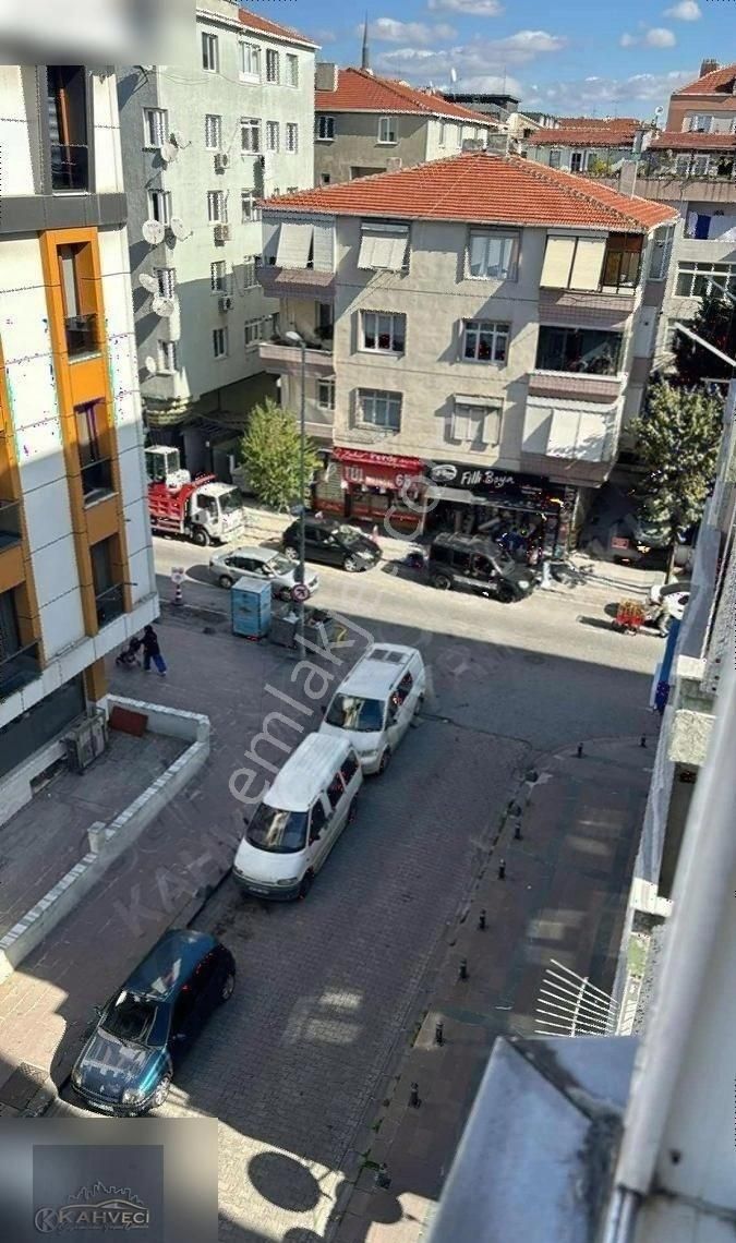 Küçükçekmece Yeni Mahalle Kiralık Daire KAHVECİ EMLAKtan YENİMAHALLEDE KİRALIK 2+1 110 M2 DAİRE