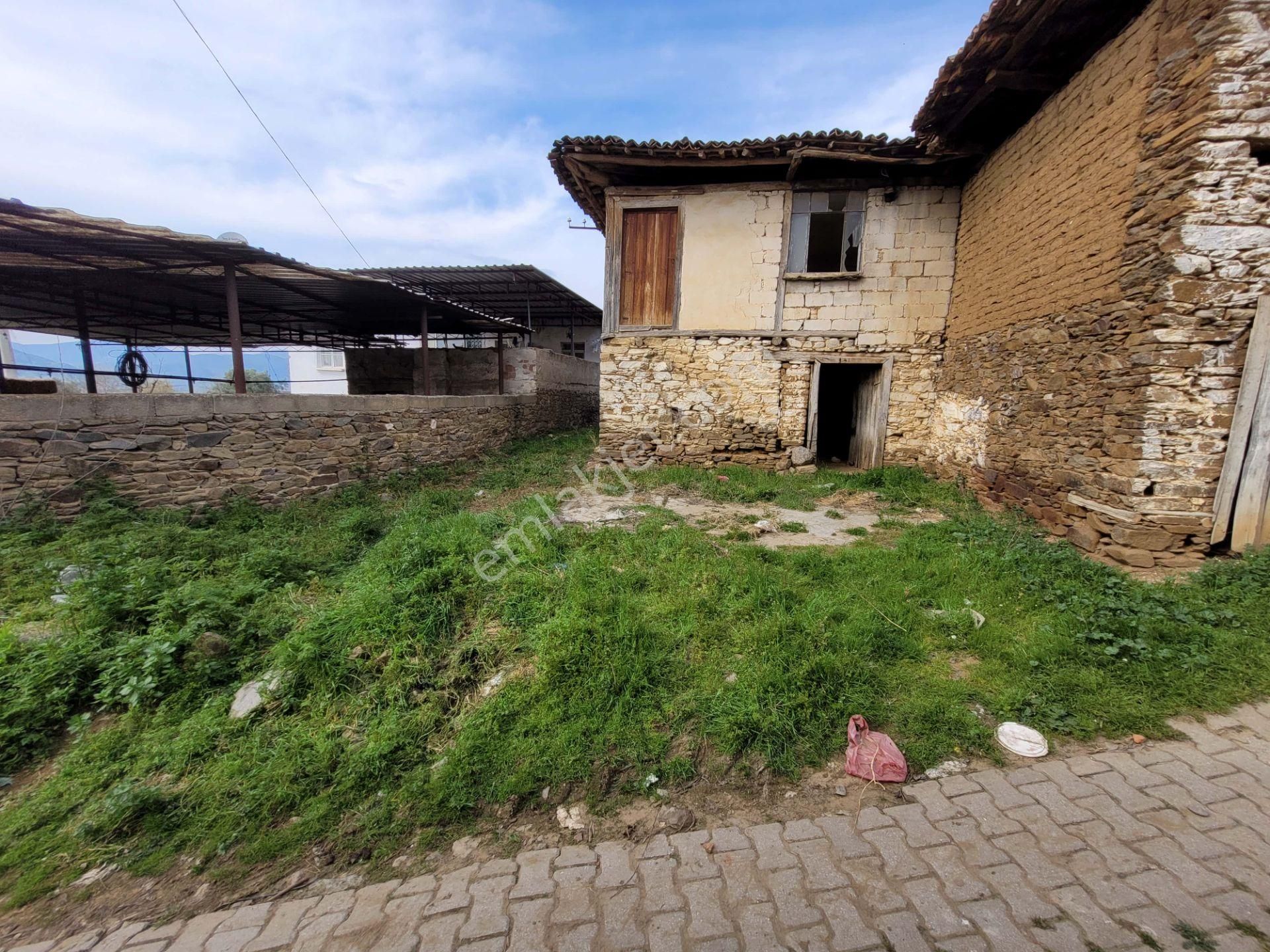 Kiraz Yenişehir Satılık Köy Evi  META'dan Satılık altı dam üstü ev köy içinde fırsat