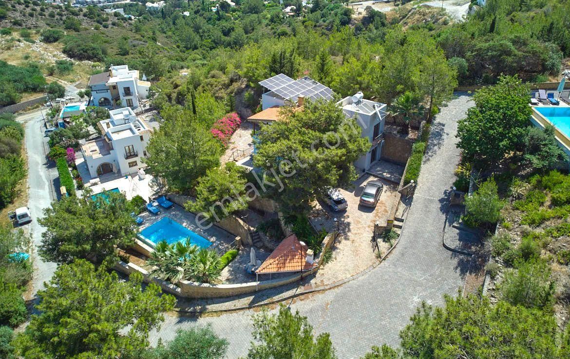 Girne Malatya-İncesu Köyü Satılık Villa Girne Alsancakta 3+1 Dağ Ve Deniz Manzaralı Satılık Villa