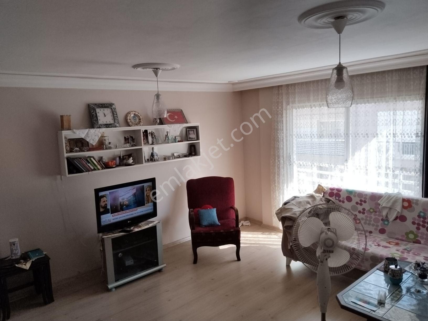 Karşıyaka Bahçelievler Satılık Daire sahibinden satılık 3+1 apartman dairesi 