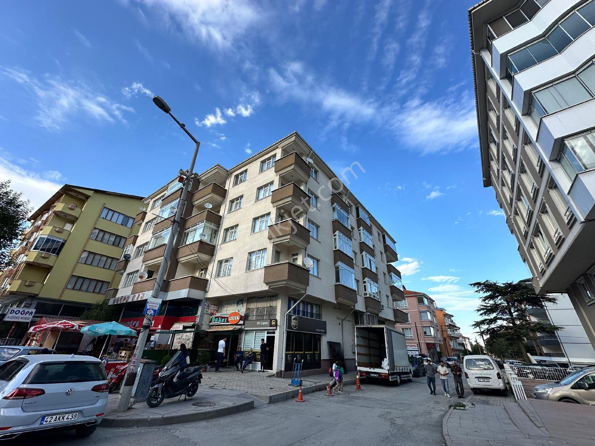 Akşehir Yeni Satılık Daire  STADYUM YANİ ASANSÖRLÜ SATILIK 3+1 CADDE CEPHELİ DAİRE+1