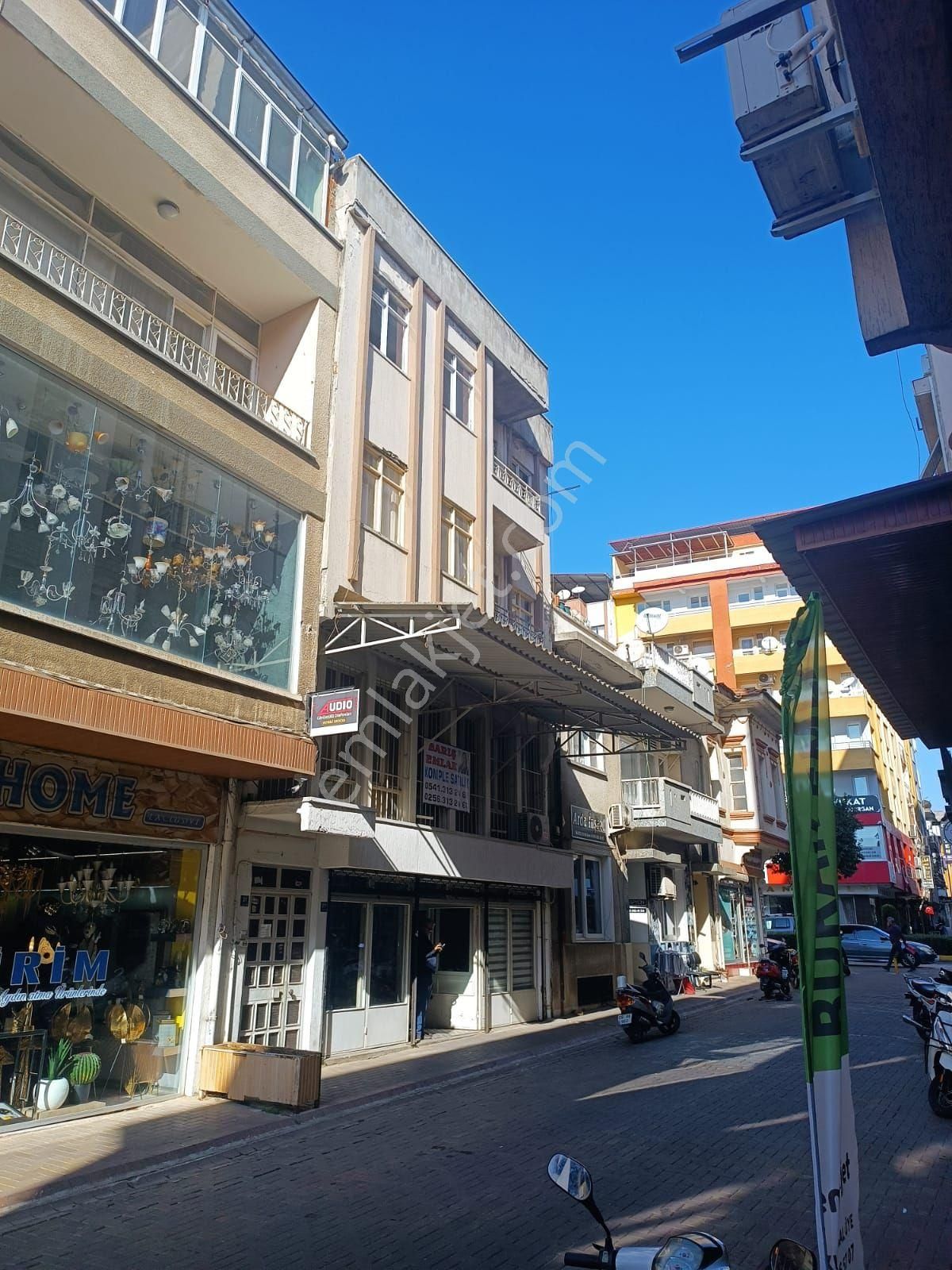 Çarşı Merkezde Komple Satılık Mülk - Görsel 2