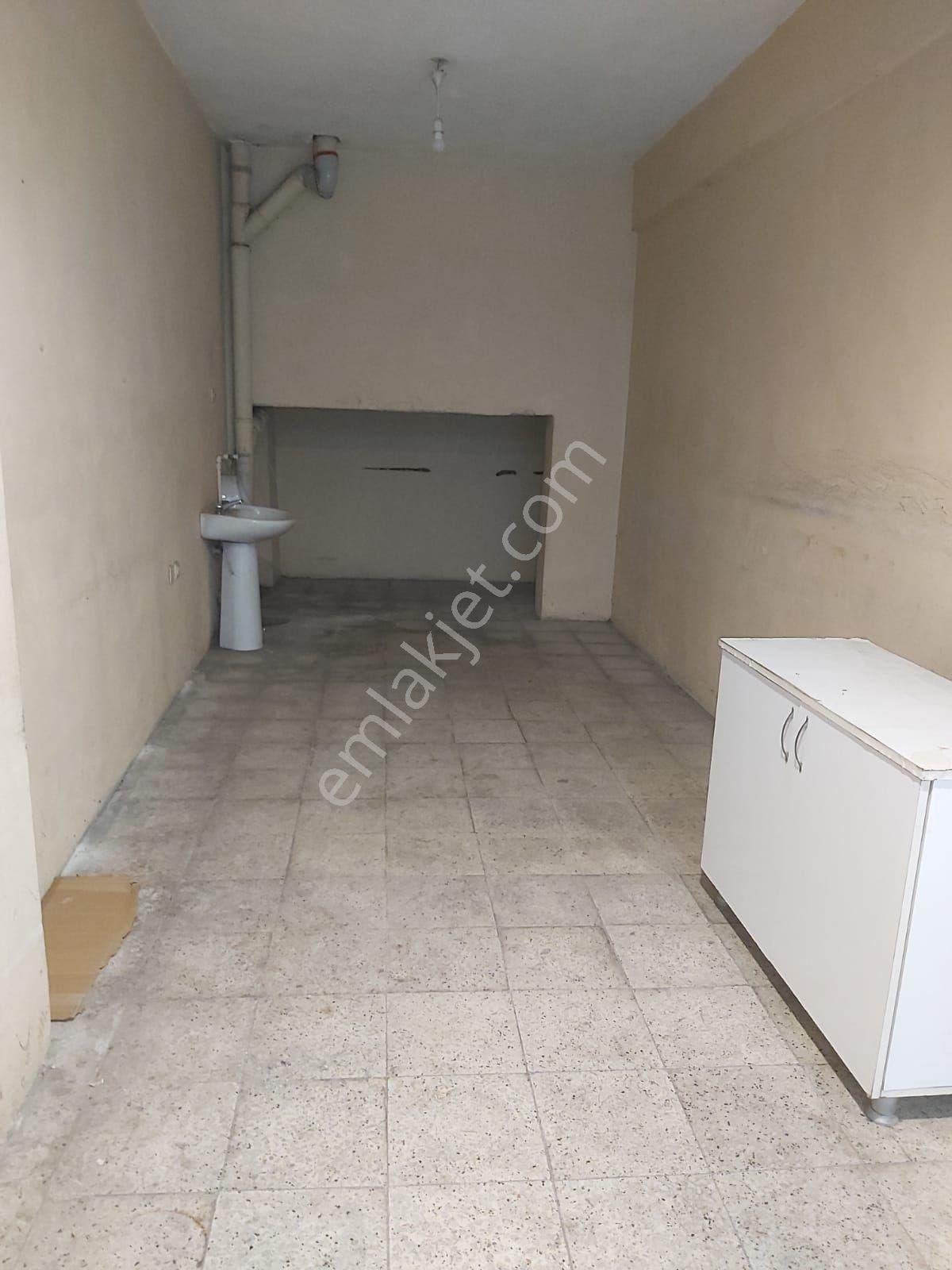 Bahçelievler Şirinevler Kiralık Dükkan & Mağaza S.EVLER MERKEZDE METROBÜSE 4DK. 20M2 DUZGIRIS DUKKAN