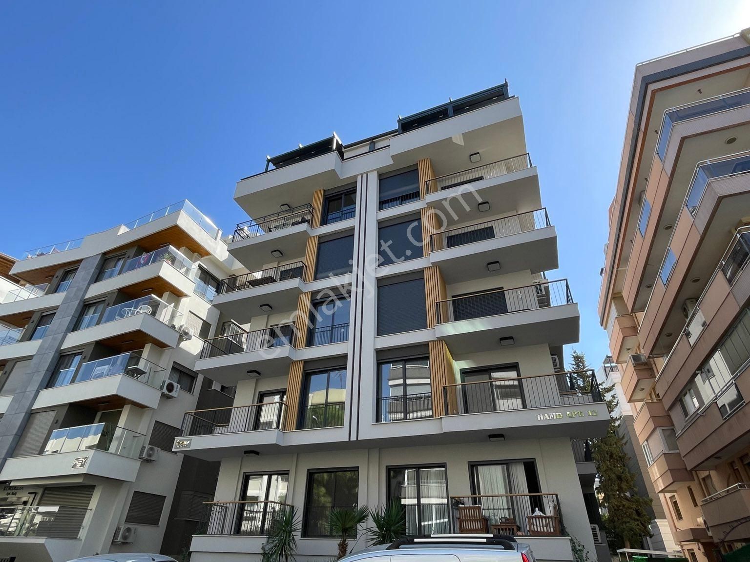 Karşıyaka Bostanlı Satılık Daire  BOSTANLI MERKEZİ KONUMDA OTOPARKLI SIFIR BİNA 3+1 SATILIK DAİRE