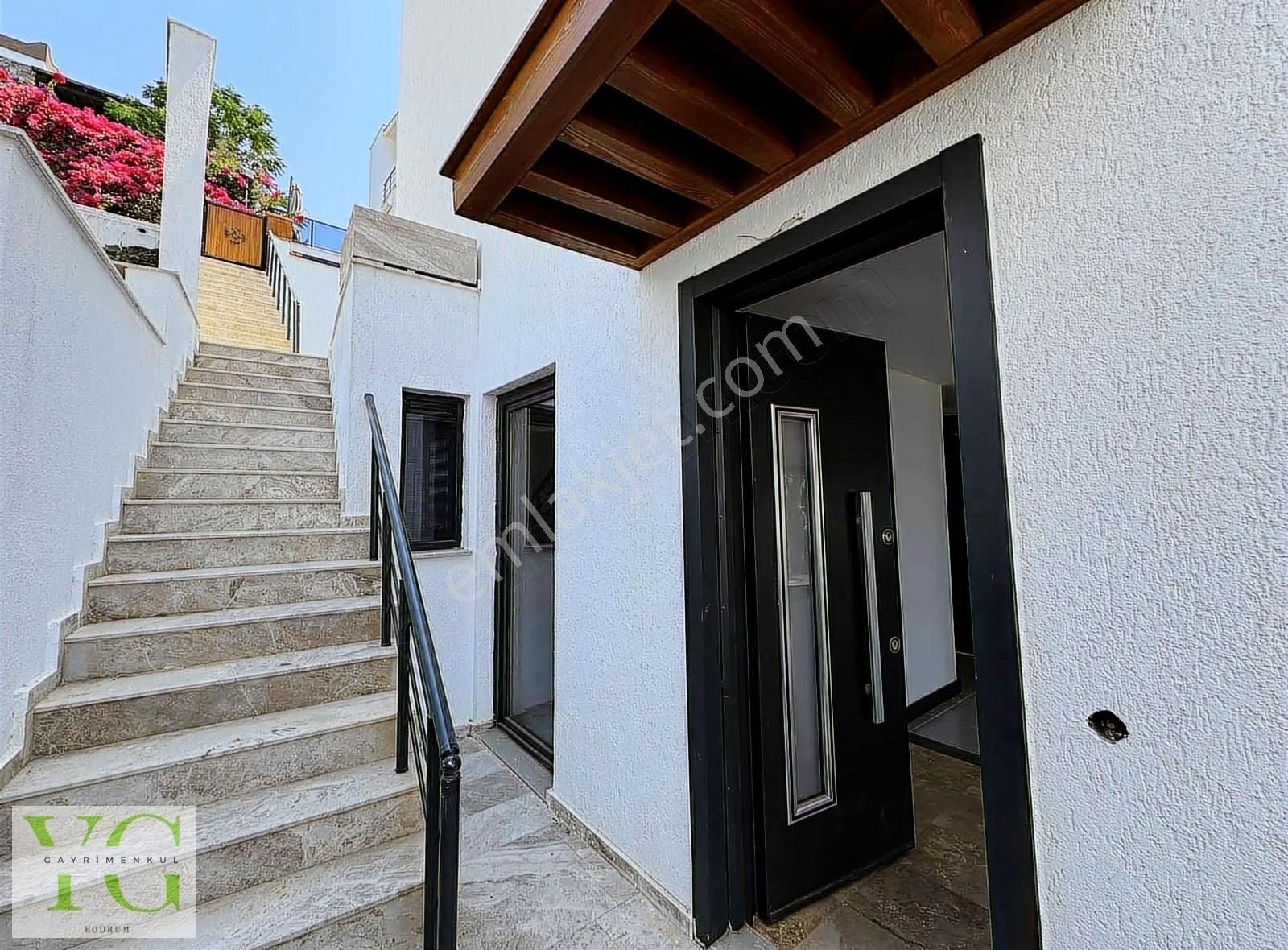 Bodrum Peksimet Satılık Villa KADIKALESİ 5+2 DENİZ MANZARALI ÖZEL HAVUZLU TRİBLEKS