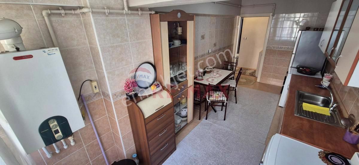 Pendik Güzelyalı Satılık Daire Pendik Güzelyalı Mahallesinin Çok İyi Bölgesinde Satılık 3+1 Daire