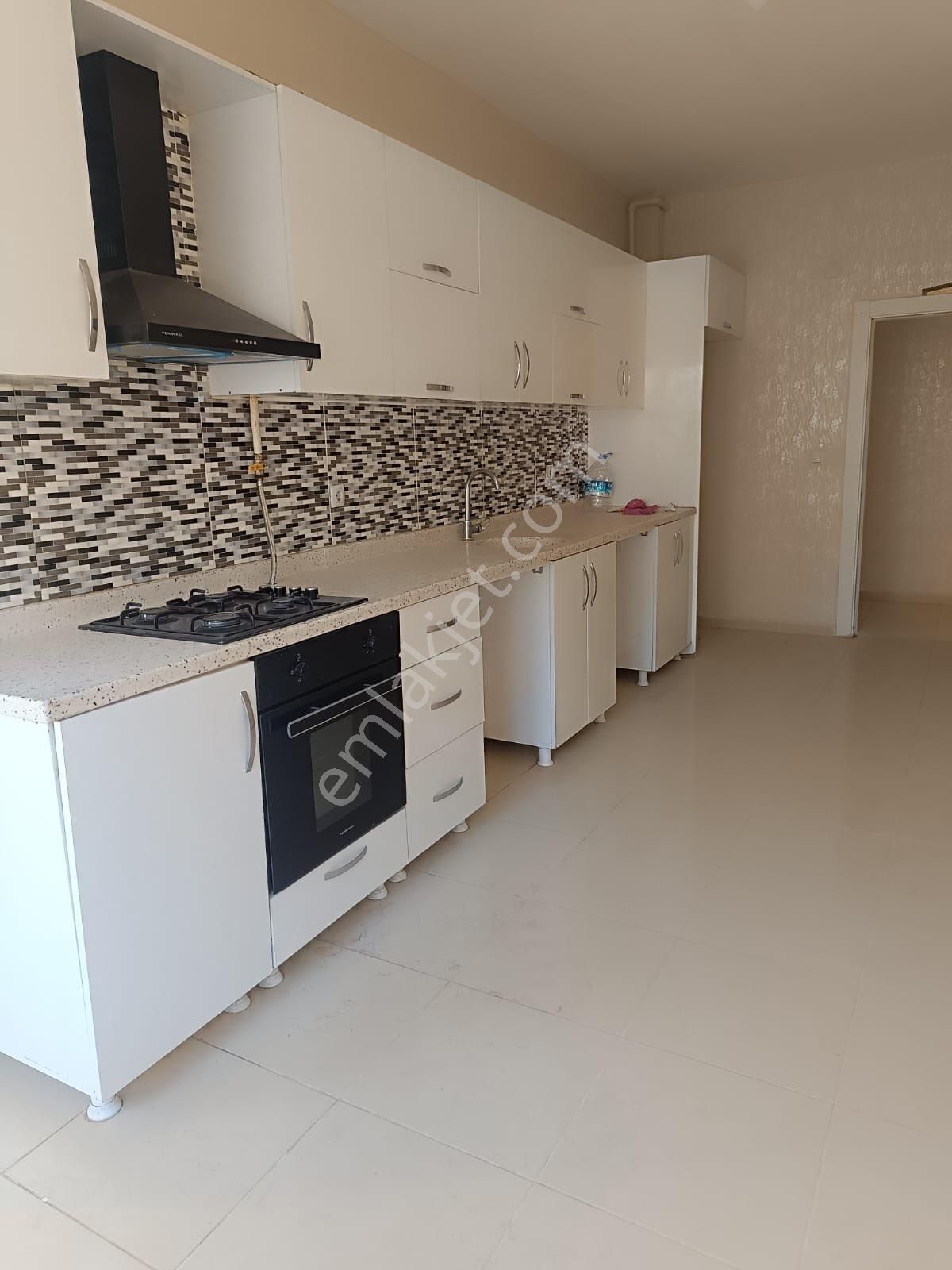 Artuklu 13 Mart Kiralık Daire Çam Emlak`tan Kiralık 3+1 Daire`miz Yeni Kiracısını Bekliyor.