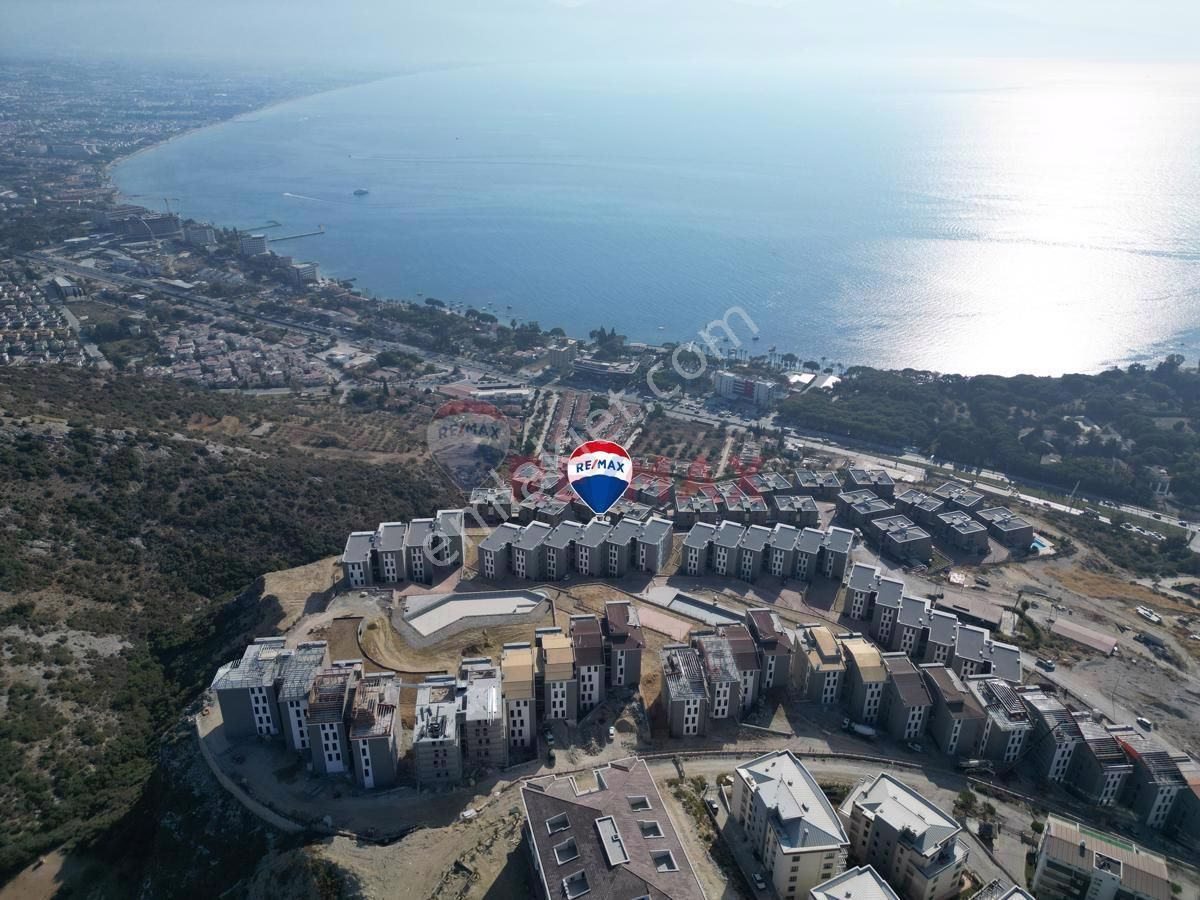 Kuşadası Değirmendere Satılık Daire ROYAL PANORAMA KONAKLARI'NDA PANORAMİK DENİZ MANZARALI BAHÇE KATI 3+1 ÖN VE ARKA  BAHÇELİ DAİRE