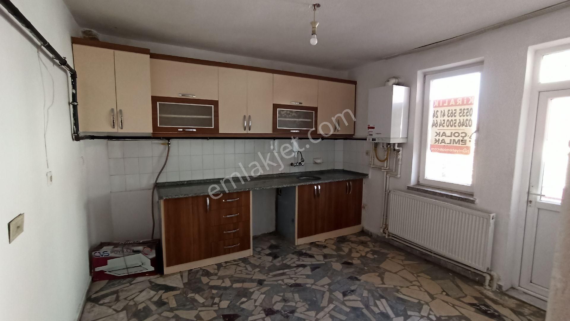 Isparta Merkez Zafer Kiralık Daire ZAFER MAH. MÜSTAKİL EVİN 2. KATI KOMBİLİ DAİRE 