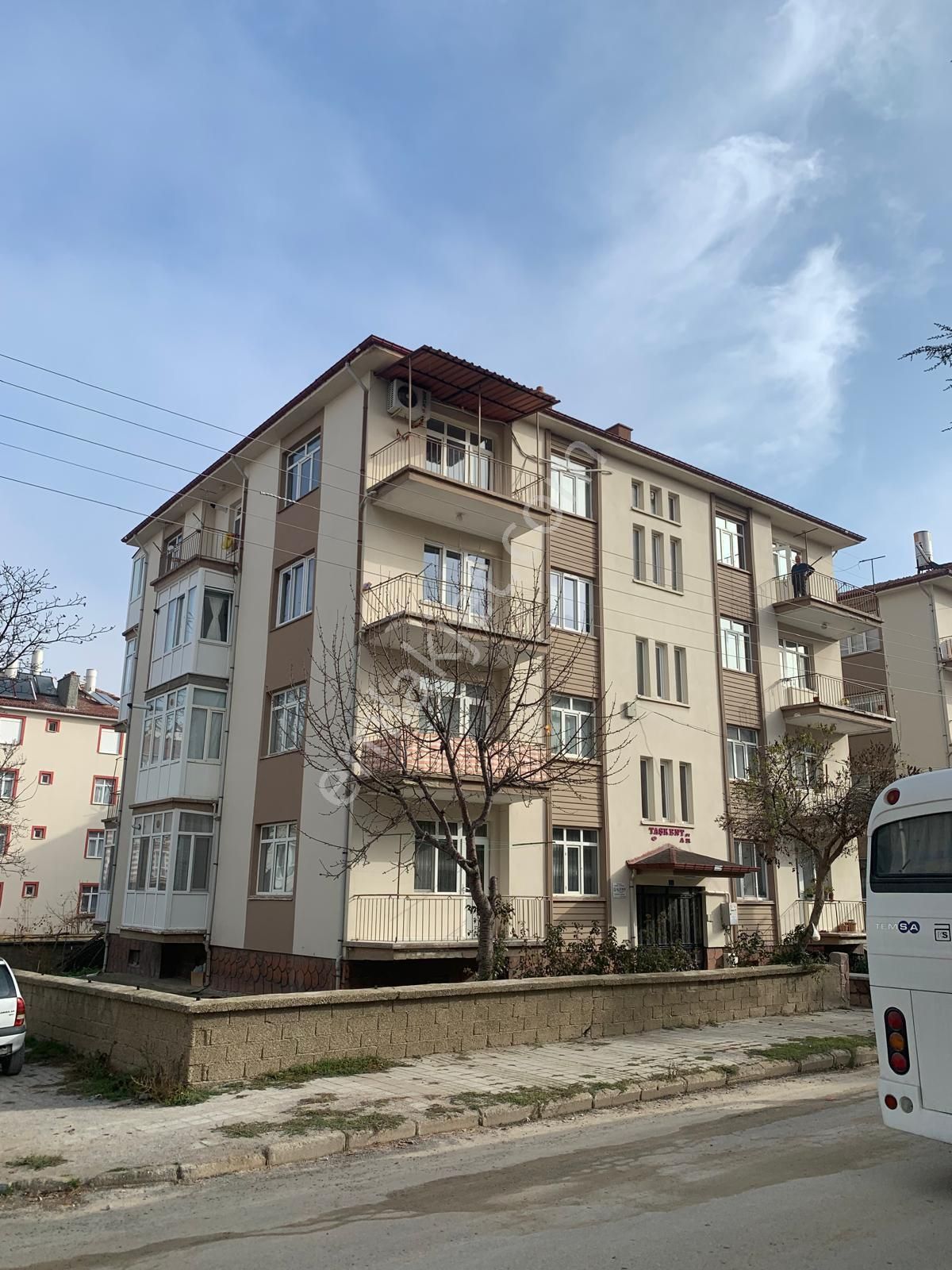 Akşehir Yarenler Satılık Daire Akşehir Yarnlerde Satılık 3+1 Kombili Mantolu Klimalı 4. Kat Daire