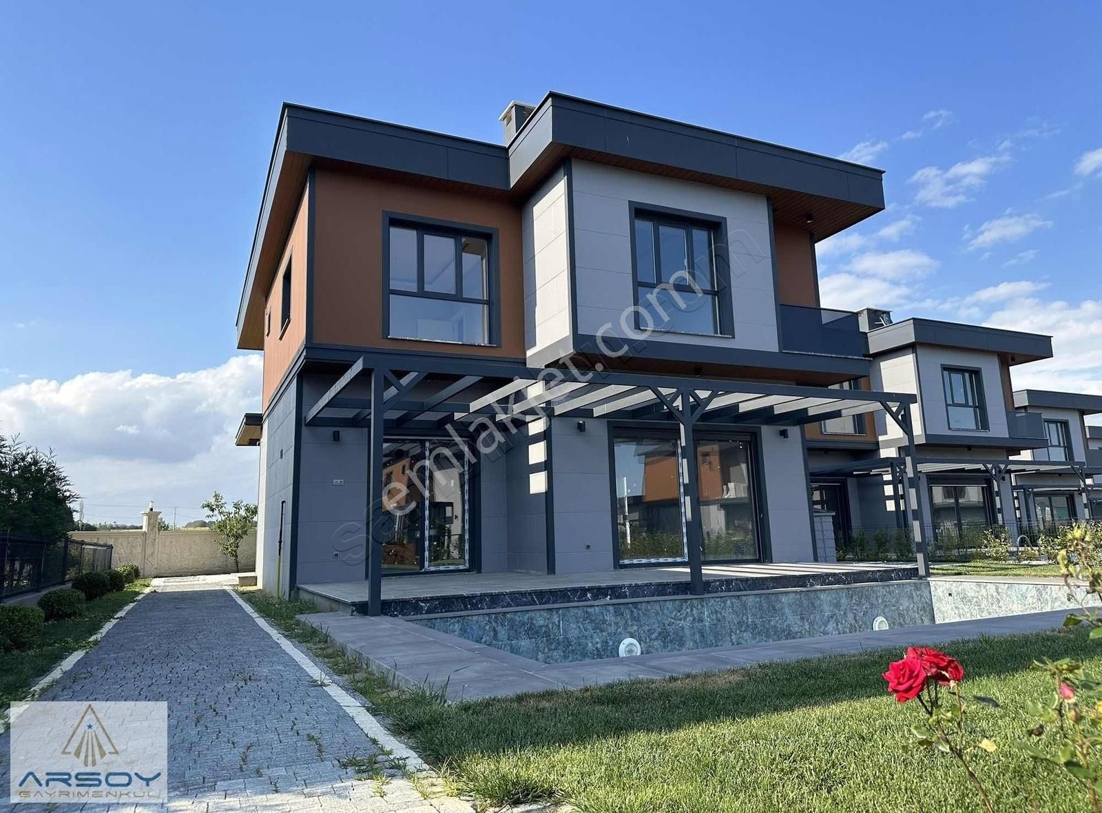 Silivri Kavaklı İstiklal Satılık Villa SİLİVRİ KAVAKLI MAH. SATILIK SİTEİÇİ SIFIR LÜKS VİLLA