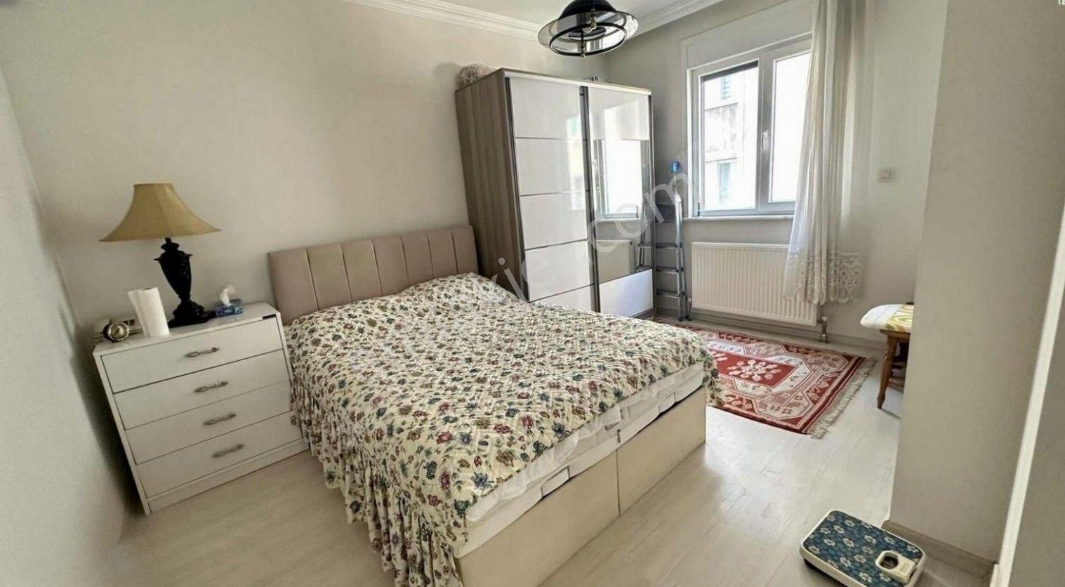 Kadıköy Kozyatağı Satılık Daire  YENİ BİNADA,ARA KATTA,GENİŞ,KULLANIŞLI,OTOPARKLI 3+1 KAT MÜLKİYETLİBALKONLU MAL SHİBİ OTURMAKTA