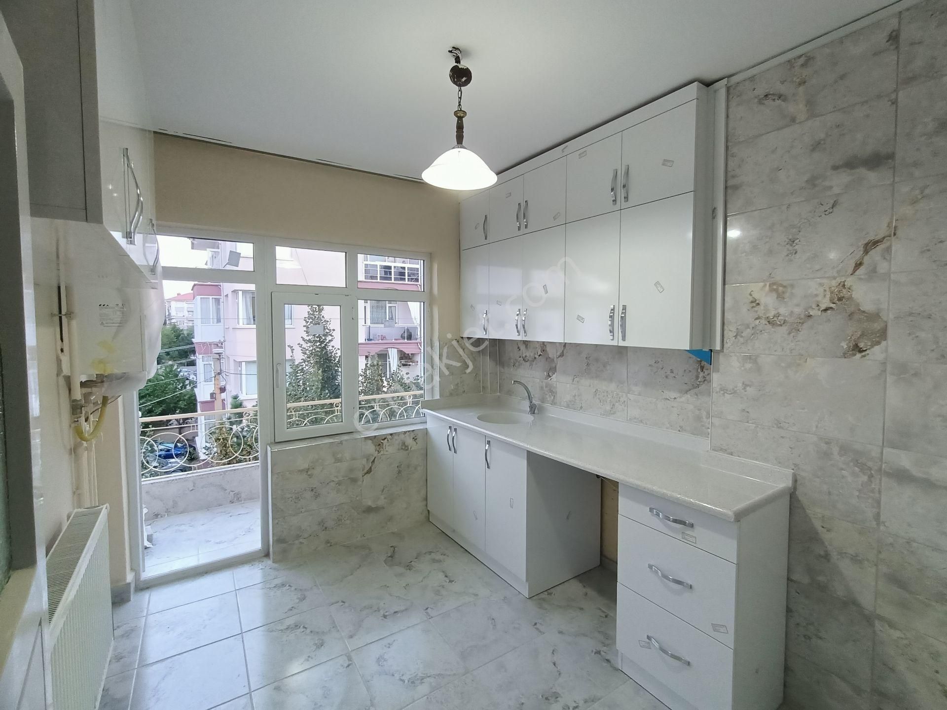 Akşehir Yarenler Satılık Daire  ABİT GM YARENLER 3.KAT GARAJLI SATILIK KOMBİLİ DAİRE