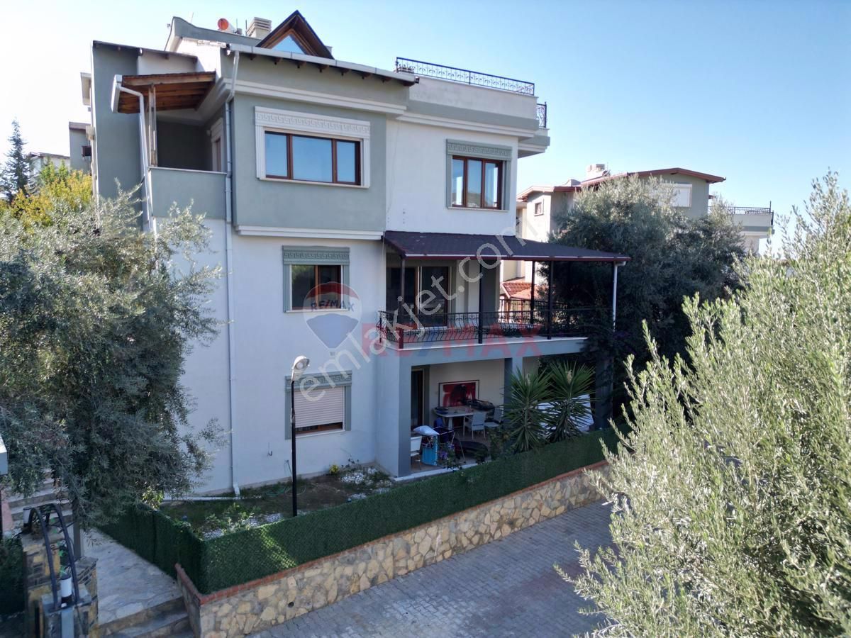 Kuşadası Bayraklıdede Satılık Villa Kuşadası Şahinköy Villalarında 1+1 ve 3+1 birarada