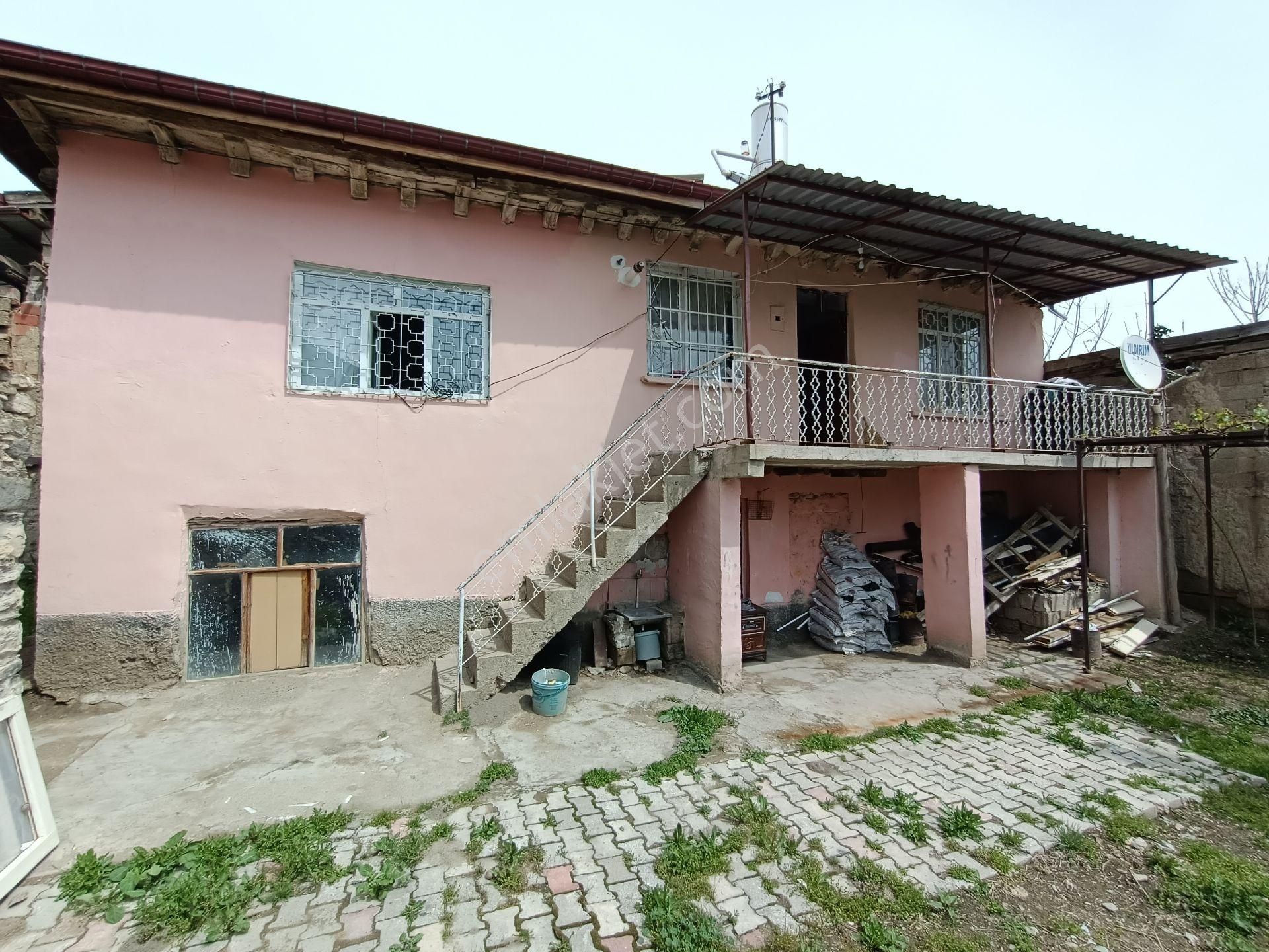 Abit Gm 2 Katlı Bahçeli Günısılı Kombılı 232 M2 Arsalı Satılık Müstakil