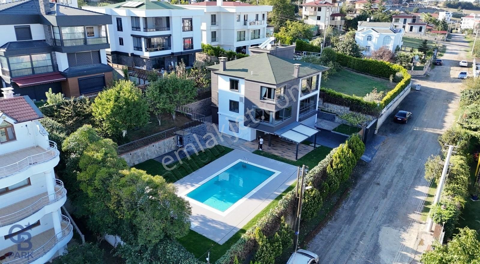 Atakum Alanlı Satılık Villa CB/PARK RUŞEN OKUL'DAN ALANLIDA SATILIK HAVUZLU LÜKS VİLLA