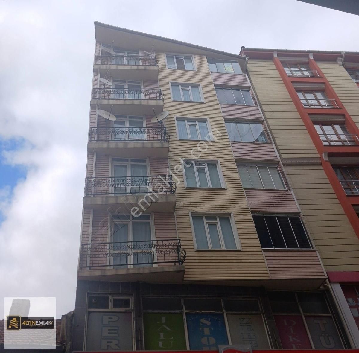 Bozüyük Yeni Satılık Daire BOZÜYÜK MERKEZDE SATILIK 3+1 FIRSAT DAİRE