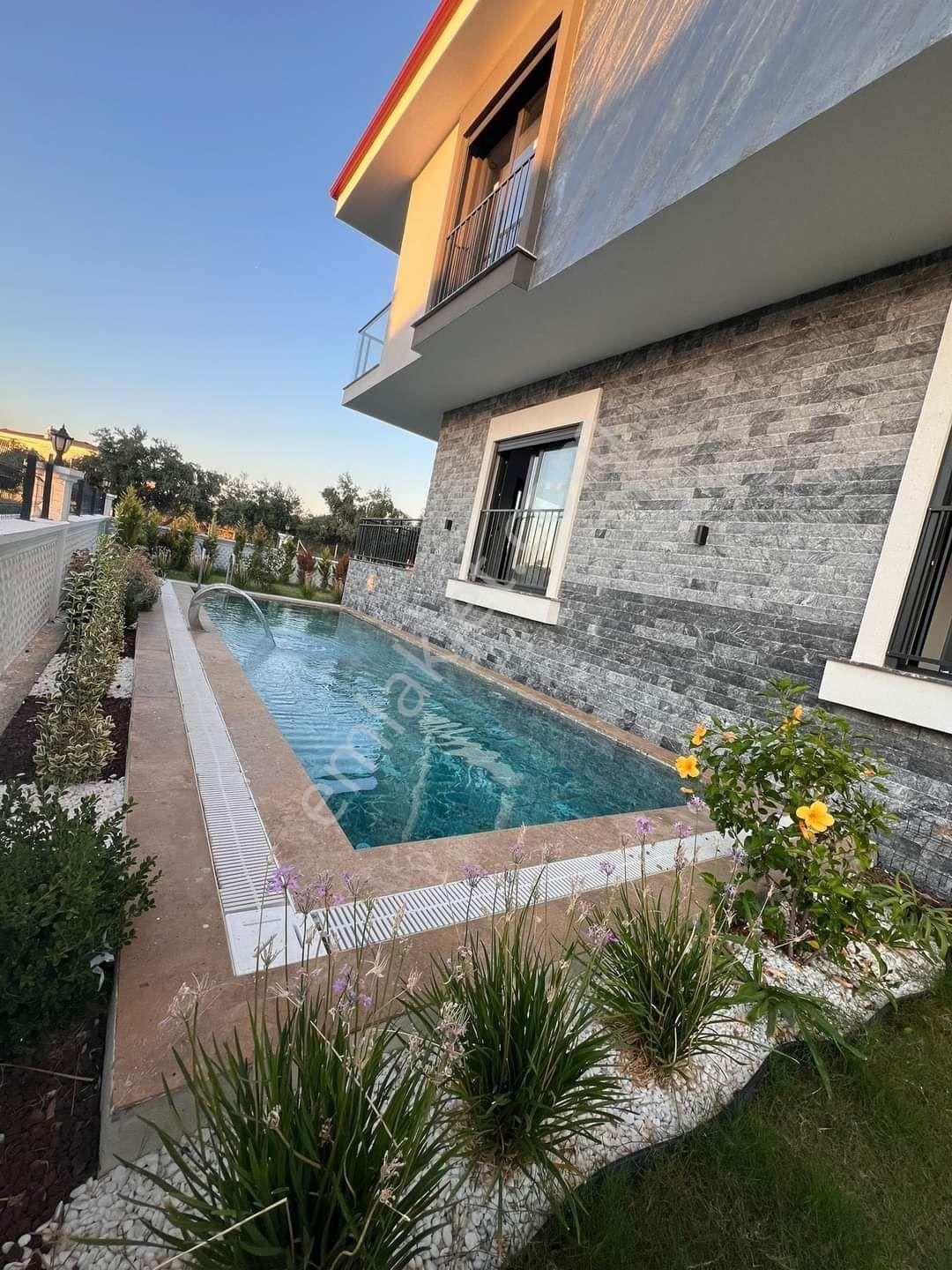 Kuşadası Davutlar Satılık Villa huzur dolu ,aidatsiz,bağımsız