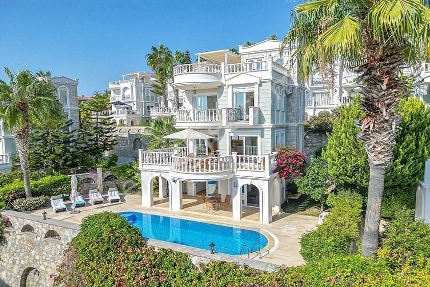 Alanya Konaklı Satılık Villa FORSALE 4+1 LUXURY VILLA WITH FULL SEA VIEW 200 MT. DISTANCE FROM THE BEACH