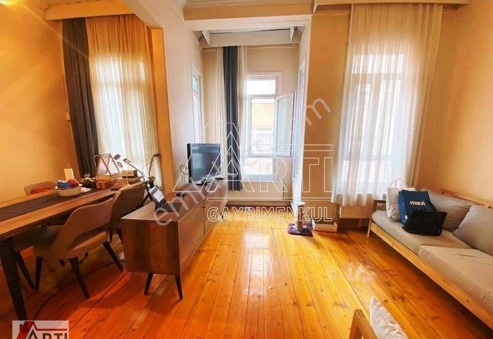 Kadıköy Rasimpaşa Kiralık Daire Kadıköy Rasimpaşada Balkonlu Kombili 2+1 Kiralık Daire