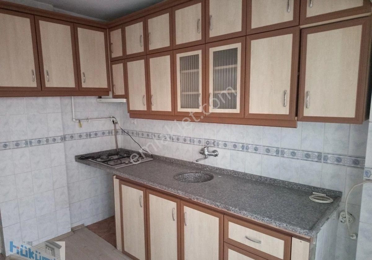 Akhisar Atatürk Kiralık Daire Atatürk Mahallesi'nde kiralık daire 3+1 doğalgazli kombili