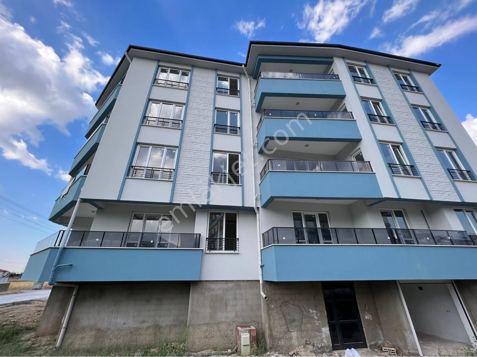 Akşehir İstasyon Satılık Daire A-K EMLAKTAN KOŞUYOLU TARAFINDA 2+1 SIFIR GENİŞ ARA KAT SATILIK DAİRE