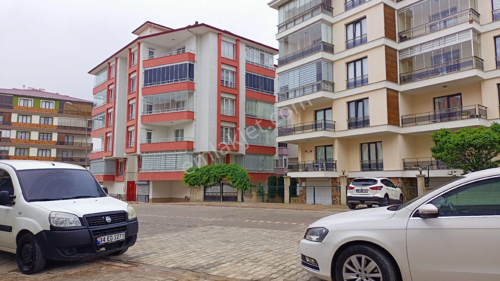 Akşehir Yarenler Satılık Depo  SATILIK GARAJ YARENLERDE  CADDE CEPHELİ 24 M²