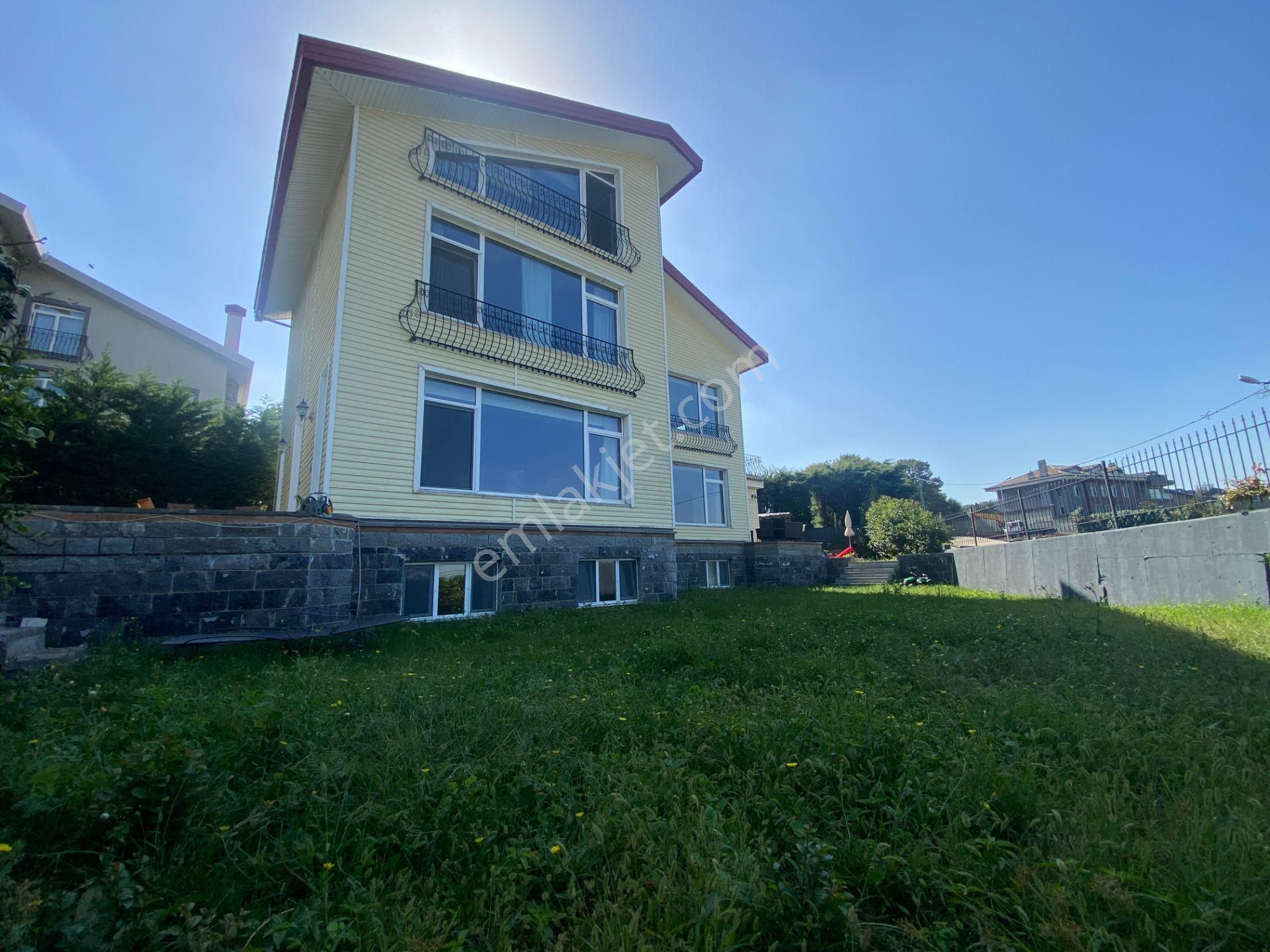 Sarıyer Uskumruköy Kiralık Villa Zekeriyaköy'de Siteiçi Büyük Bahçeli Deniz Orman Manzaralı Villa