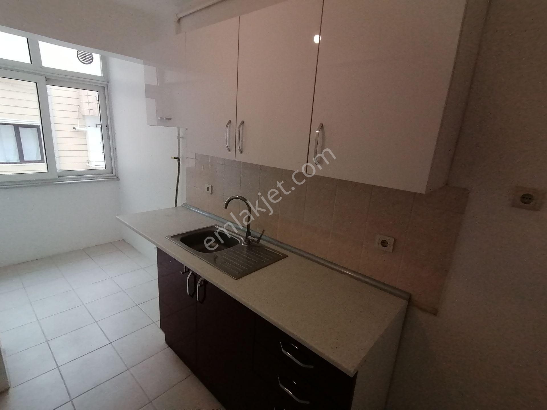 Bakırköy Zuhuratbaba Kiralık Daire  mukadder selimden.b.köy z.babada 3.kat 110m2 kiralık 3+1