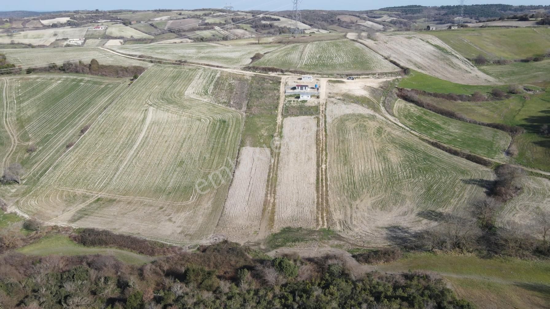 Çatalca Yazlık Satılık Tarla Çatalca Yazlıkköy'de Yaz Kış Yolu Var Köşe Parsel 270 M2