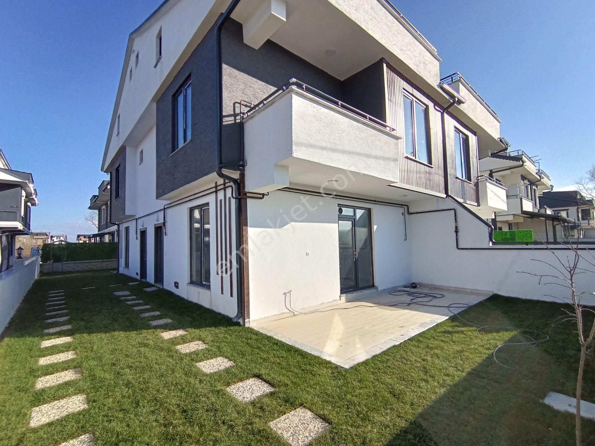 Kocaali Alandere Satılık Villa  SAKARYA KOCAALİ DE 3+1 ÖN CEPHE , YERDEN ISITMALI BAHÇELİ YAZLIK VİLLA - VILLA FOR SALE