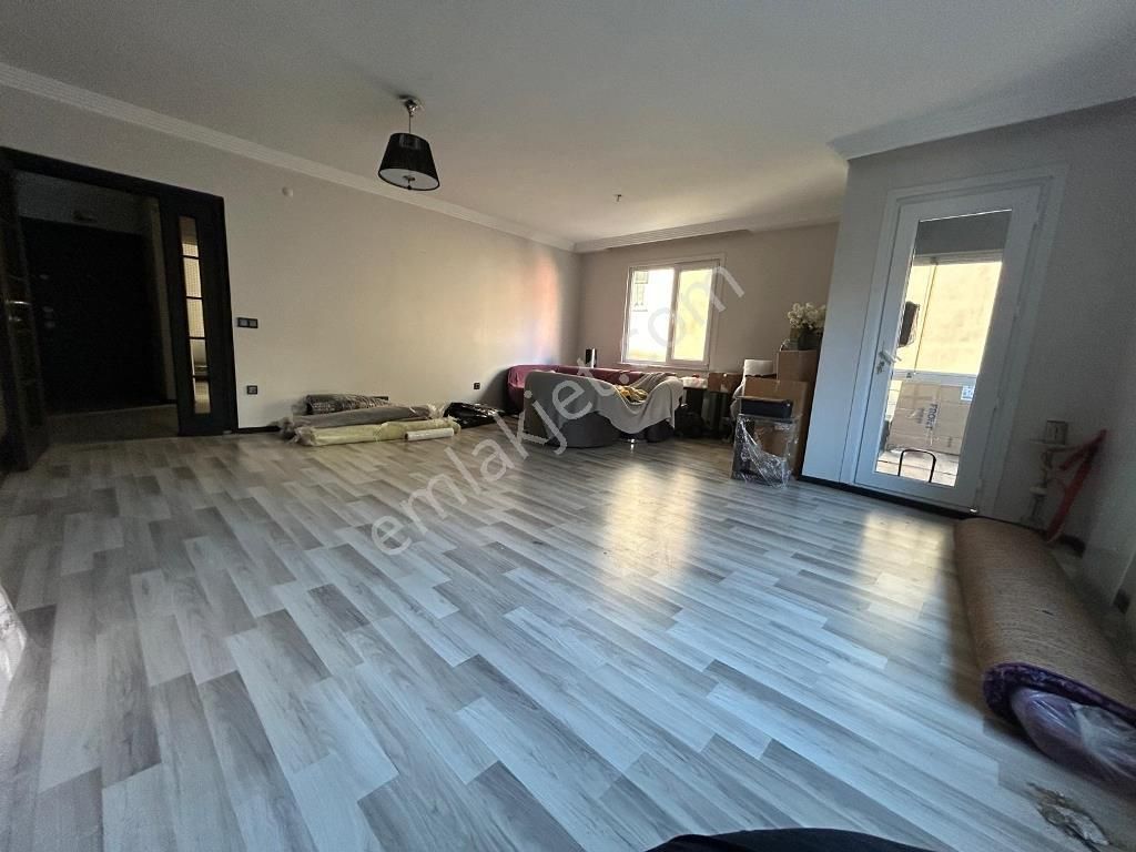 Maltepe Altıntepe Satılık Daire  KAÇMAZ'dan Altıntepeşekerbank Sokağında 130M² Kombil Masrafsız