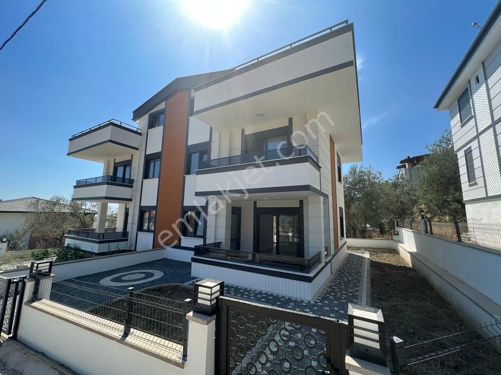 Edremit Altınoluk Satılık Villa  AKÇAY ARAS EMLAKTAN ALTINOLUKTA DENİZ MANZARALI 4+1 VİLLA