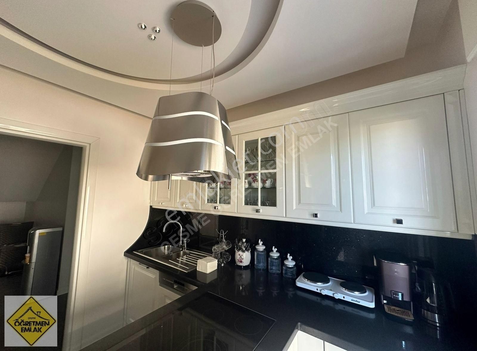 Çeşme Merkezi Konumda Elit Bir Site Tam Müstakil Keyifli Yazlık - Görsel 2