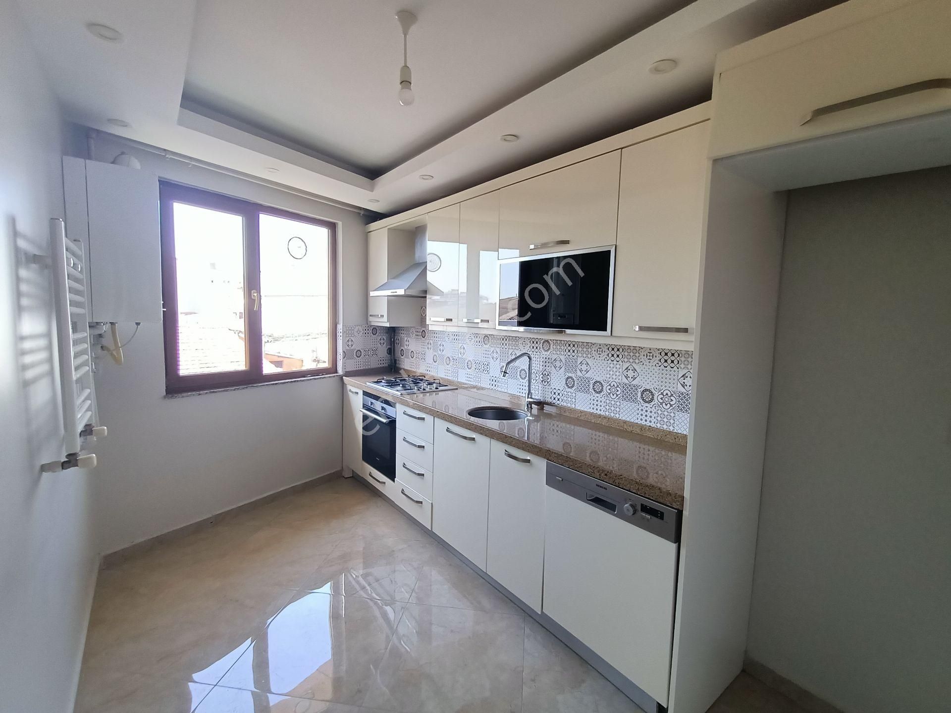 Küçükçekmece Yeni Mahalle Satılık Daire  **ÇEVREM** DEN YENİMAHALLE DE 2+1 80m² BOŞ ARA KAT DAİRE