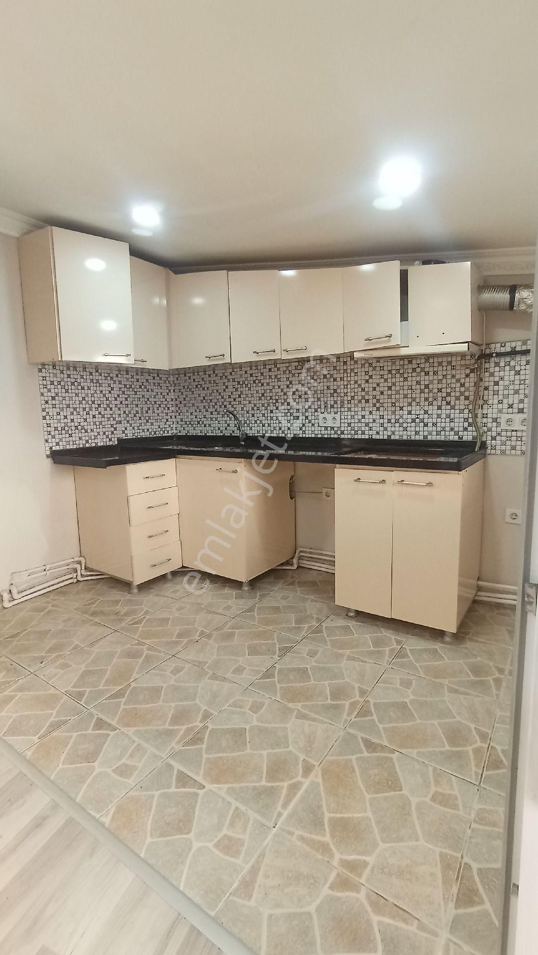 Esenyurt Fatih Kiralık Daire CADDE ÜZERİNDE KEYFİ TERAS KATI