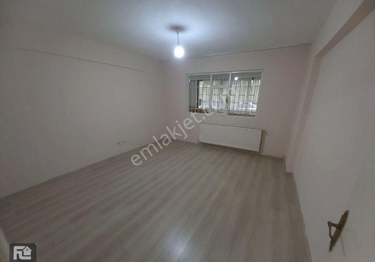 Üsküdar Bulgurlu Kiralık Daire F-L EMLAKTAN BULGURLU METRODA ELİT SİTEDE YENİ EVLİ VEYA KARİYERLİ BEKARA 1+1 70 M2