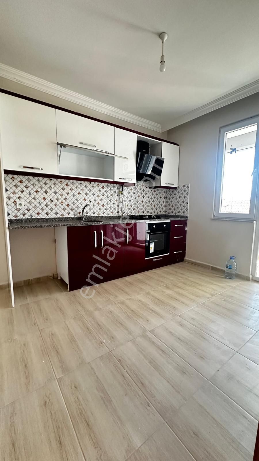 Süleymanpaşa Çiftlikönü Kiralık Daire  SALI PAZARI MEVKİ,CADDE ÜZERİ,2 BANYOLU,ARA KAT 3+1