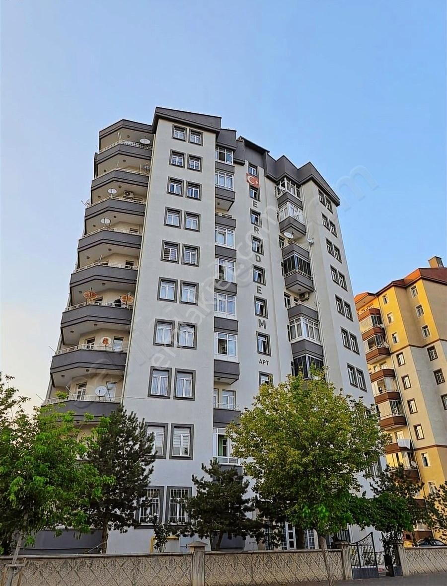 Kocasinan Yenişehir Satılık Daire YENİŞEHİR MAHALLESİ ERAS SİTELERİNDE SATILIK 3+1 DAİRE