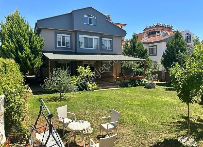 Şahinbey Burç Esentepe Satılık Villa 4 Mevsim Yaşayabileceğiniz Geniş Arsa Alanına Sahip 6+1 Villa !!