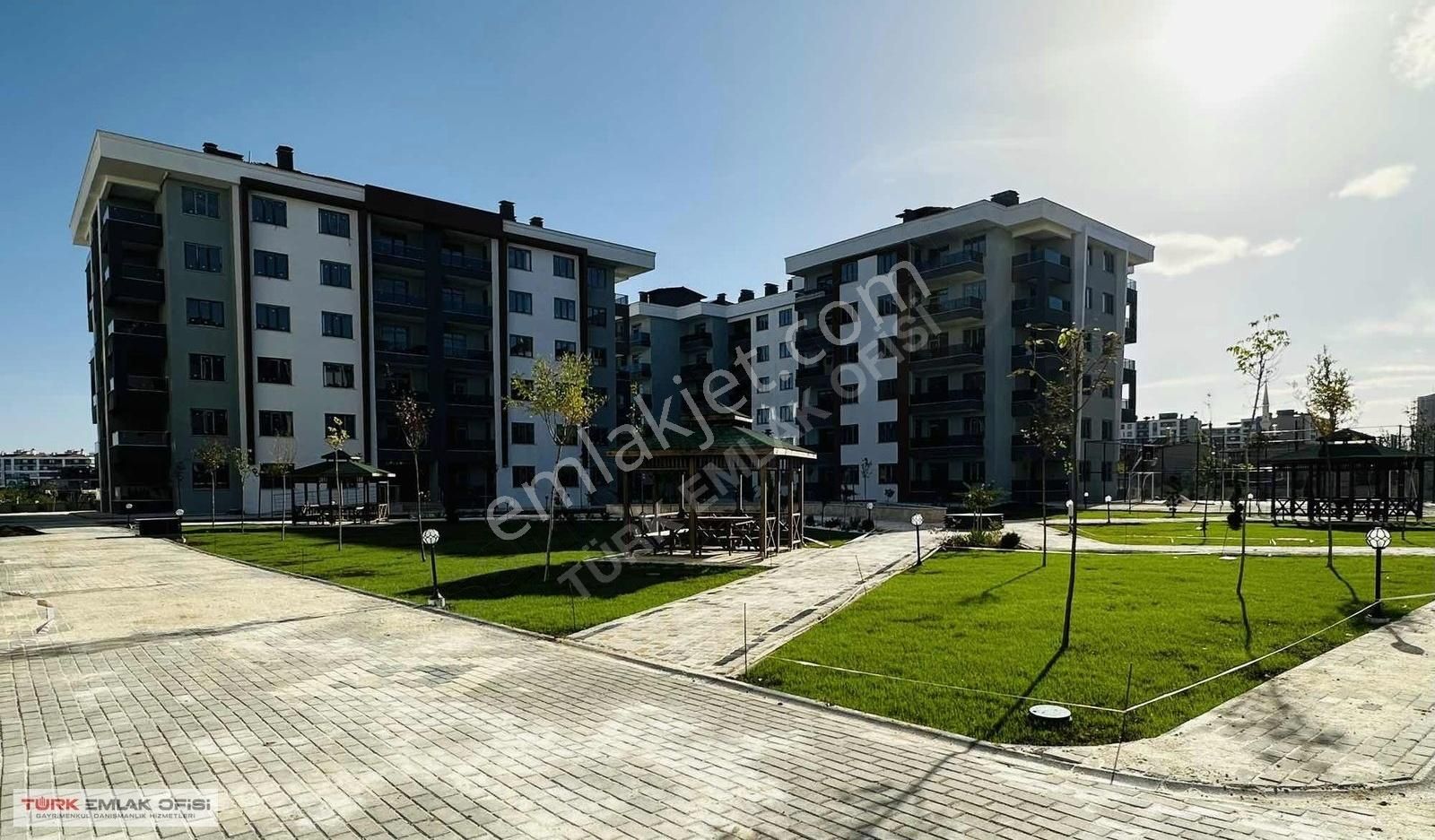 Meram Hadimi Satılık Daire MERAM HADİMİ MH.UYAR PARK SİTESİ 4+1 SATILIK LÜKS DAİRE