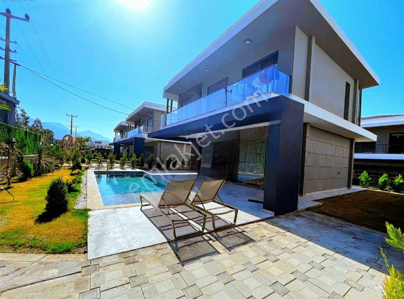 Kuşadası Güzelçamlı Satılık Villa Güzelçamlı satılık plaja yakın köşe villa 