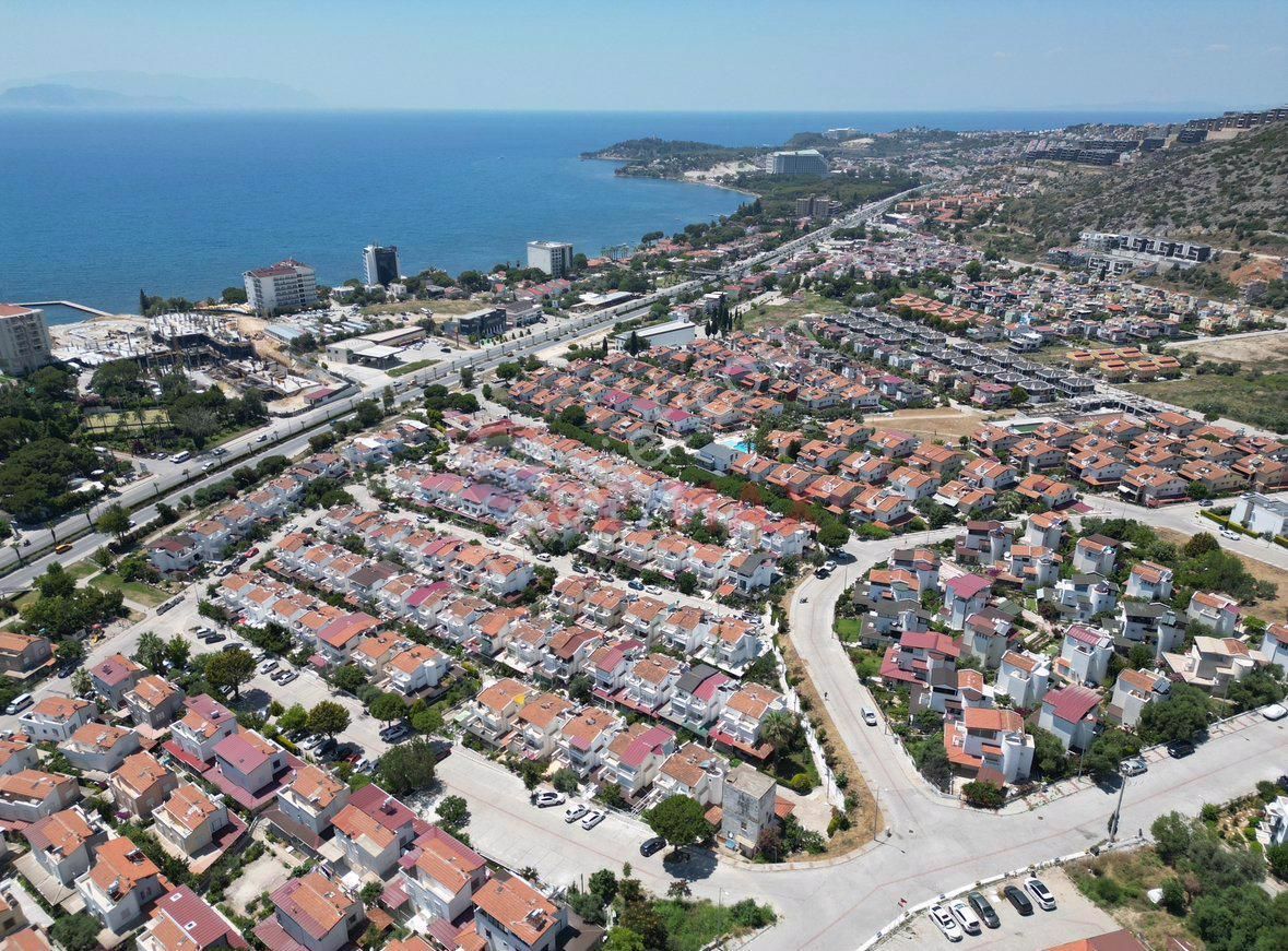 Kuşadası Yavansu Satılık Villa İmbat Sahil Sitesi’nde 4+1 Denize 400 M. Yazlık