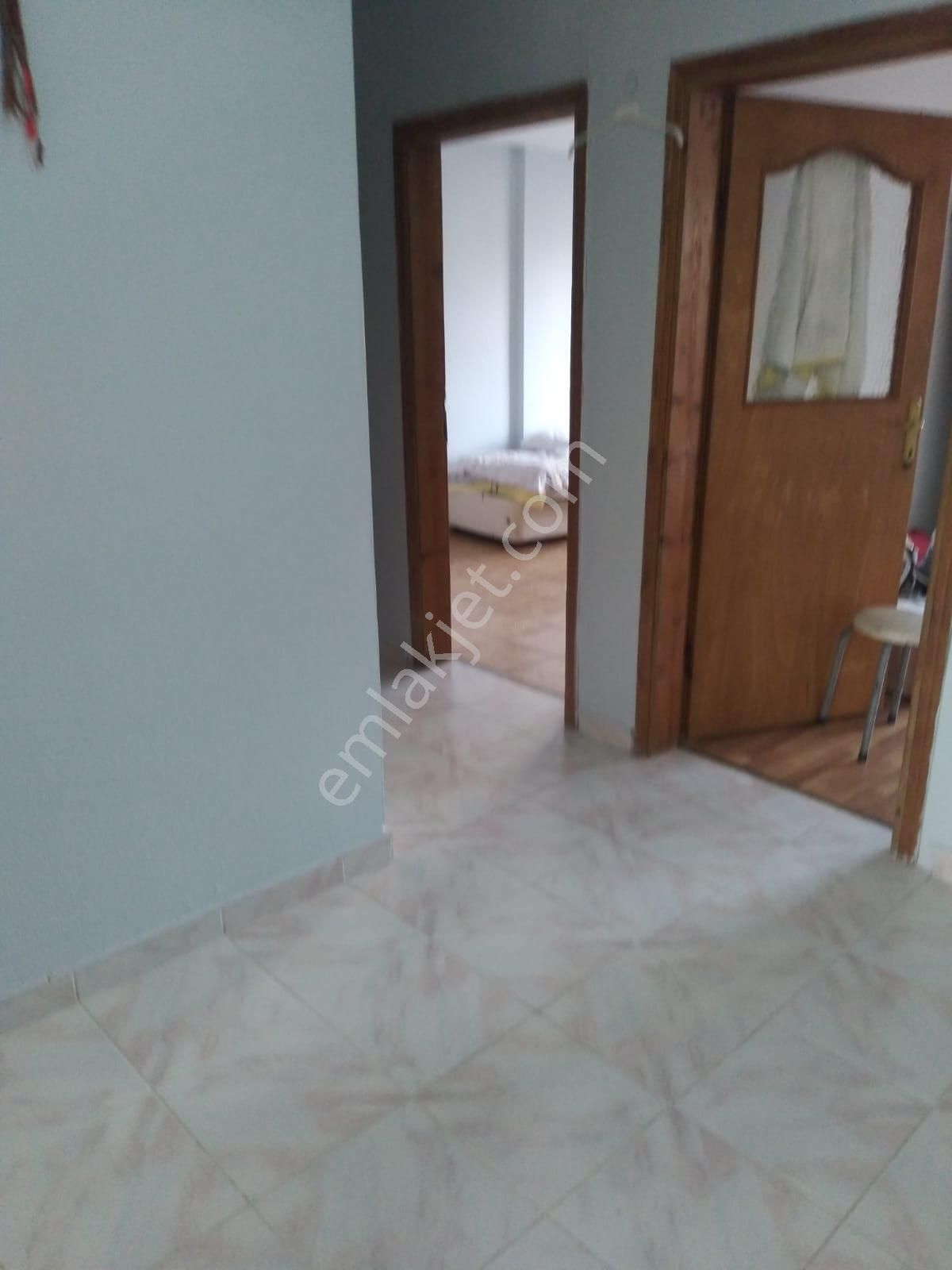 Ümraniye Çakmak Satılık Daire  ümraniye çakmak mahallesinde  90 m2 2+1 dairemiz satılıktır.