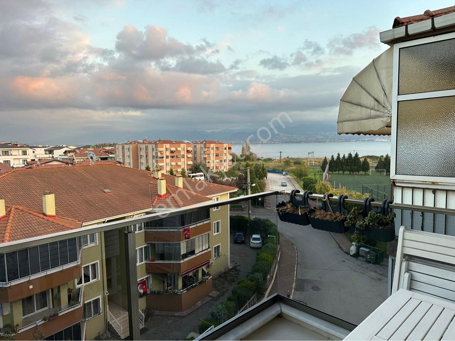 İzmit Şirintepe Satılık Daire Kocaeli İzmit Plajyolu'nda Deniz Manzaralı Satılık 3+1 Daire