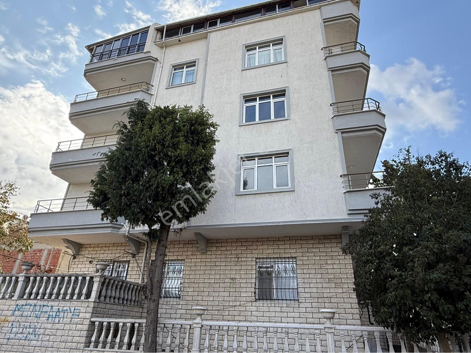 Avcılar Firuzköy Satılık Daire FİRÜZKÖY MAH’DE🔆3+1 150M² 🔆KAT: 2 🔆KAT MÜLKİYETLİ 🔆ÇİFT BALKONLU 💴RAİC:1.200.000tl