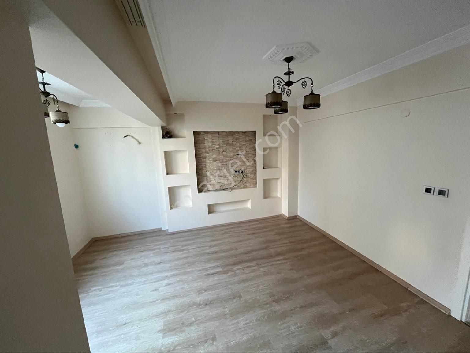 Miray Emlaktan Yeşil Mahallede Kiralık Tripleks Daire - Görsel 15